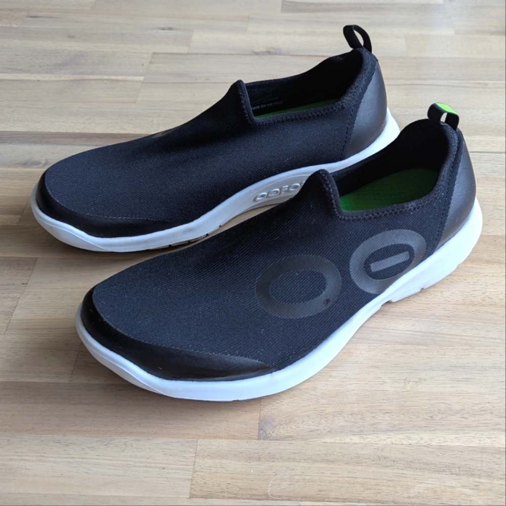 OOFOS Men's OOmg eeZee Low Shoe -Men's Size 9.5